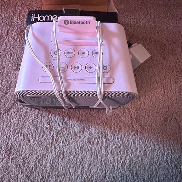 IHOME WIRELESS DUAL ALARM CLOCK - Picture 5 of 5